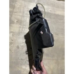 Bình nước rửa kính liền mô tơ isuzu QKR Hàng Chính Hãng 5