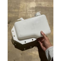 Bình nước rửa kính Isuzu QKR, bình nước phụ QKR Hàng Chính Hãng 8