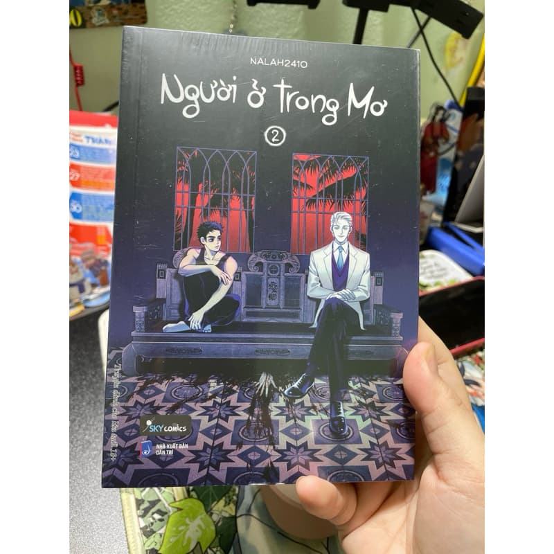 Truyện tranh - Người Ở Trong Mơ unseal bản thường Tập 1+2 kèm quà như ảnh chụp