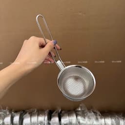 Combo 2 muôi nhúng lẩu  (gồm 1 vuông và 1 tròn).  Đường kính muôi vuông 12cm, tròn 10cm. 8