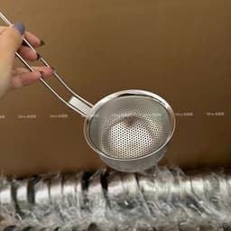 Combo 2 muôi nhúng lẩu  (gồm 1 vuông và 1 tròn).  Đường kính muôi vuông 12cm, tròn 10cm. 5