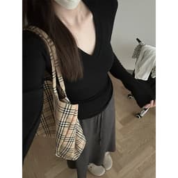 Áo Thun Nữ Cổ Tim Dài Tay JUSTDUN T28 - Ôm Body, Cotton Mềm Mại, Giữ Nhiệt, Co Giãn 4 Chiều 7