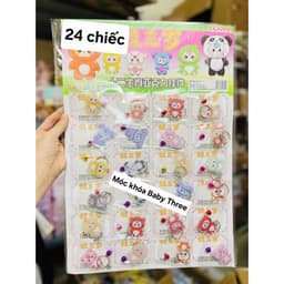 Vỉ 24 chiếc móc khoá Baby Three mẫu mới Bộ móc khoá treo nhựa cứng bé ba Hot 1