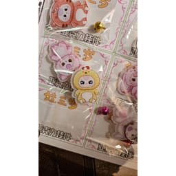 Vỉ 24 chiếc móc khoá Baby Three mẫu mới Bộ móc khoá treo nhựa cứng bé ba Hot 4