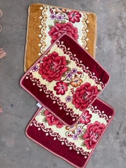 Đệm ngồi êm ái thoải mái kích thước 54cm x54cm, tấm rời vuông lấy từ thảm ghế một dài hai ngắn màu sắc đẹp 1
