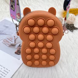 Túi tỏi xách silicon popit đeo chéo hình chuột lang nước capybara thời trang đựng bao bì lì xì popit 8