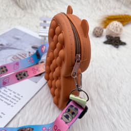 Túi tỏi xách silicon popit đeo chéo hình chuột lang nước capybara thời trang đựng bao bì lì xì popit 7