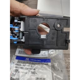 Tay cửa trong HYUNDAI i10 2014-2019 loại có mạ chính hãng Hyundai 3