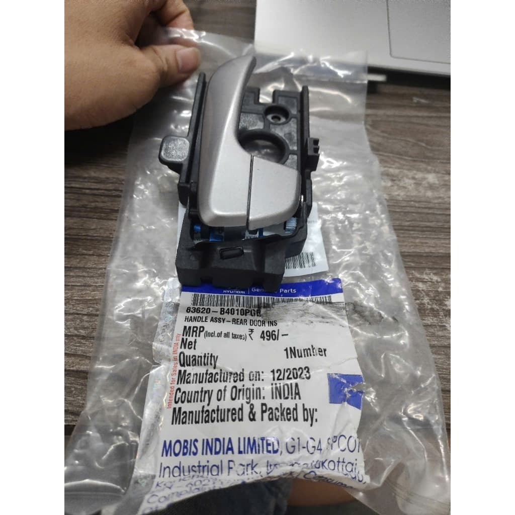 Tay cửa trong HYUNDAI i10 2014-2019 loại có mạ chính hãng Hyundai