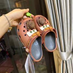 JDK Store_Dép Sục Clog Car Mater Trẻ Em Người Lớn 4
