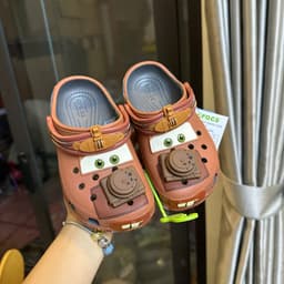 JDK Store_Dép Sục Clog Car Mater Trẻ Em Người Lớn 6