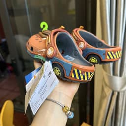 JDK Store_Dép Sục Clog Car Mater Trẻ Em Người Lớn 8