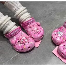 Dép sục melody clod hồng đủ size cho mẹ bé từ 23 - 39 kèm sticker độc đáo 1