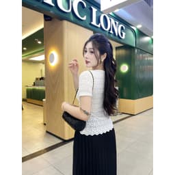 Áo Ren Nữ Cổ Tim Tay ngắn - Thiết Kế Ôm Tôn Dáng, Họa Tiết Thêu Nổi Thanh Lịch  M293 5