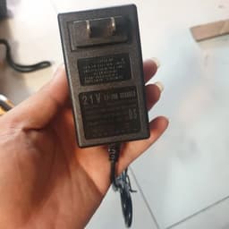 Sạc Pin Máy Khoan, máy bắn vít, máy bu lông..Sạc cốc 18V - 21V 1A. Chân pin phổ thông Makita 4cm 7