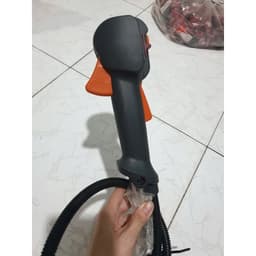TAY LÁI ( TAY GA) CÓ CÔNG TẮC DÙNG CHO MÁY CẮT CỎ HUQVARNA 143/541 2
