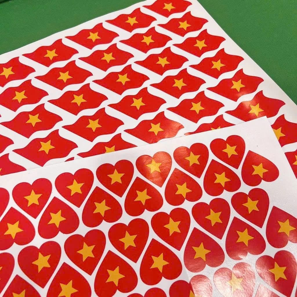 40 Tem Decal Dán Má Cờ Đỏ Sao Vàng, Sticker Cờ Tổ Quốc Việt Nam, Trang Trí Cốc, Dán Má Cổ Vũ Bóng Đá.