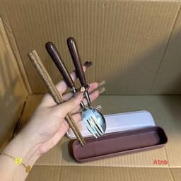 Bộ 3 Món Đũa Thìa Dĩa Inox Cán Sứ Cách Nhiệt Họa Tiết Bò Sữa Có Hộp Đựng Siêu Đáng Yêu 8
