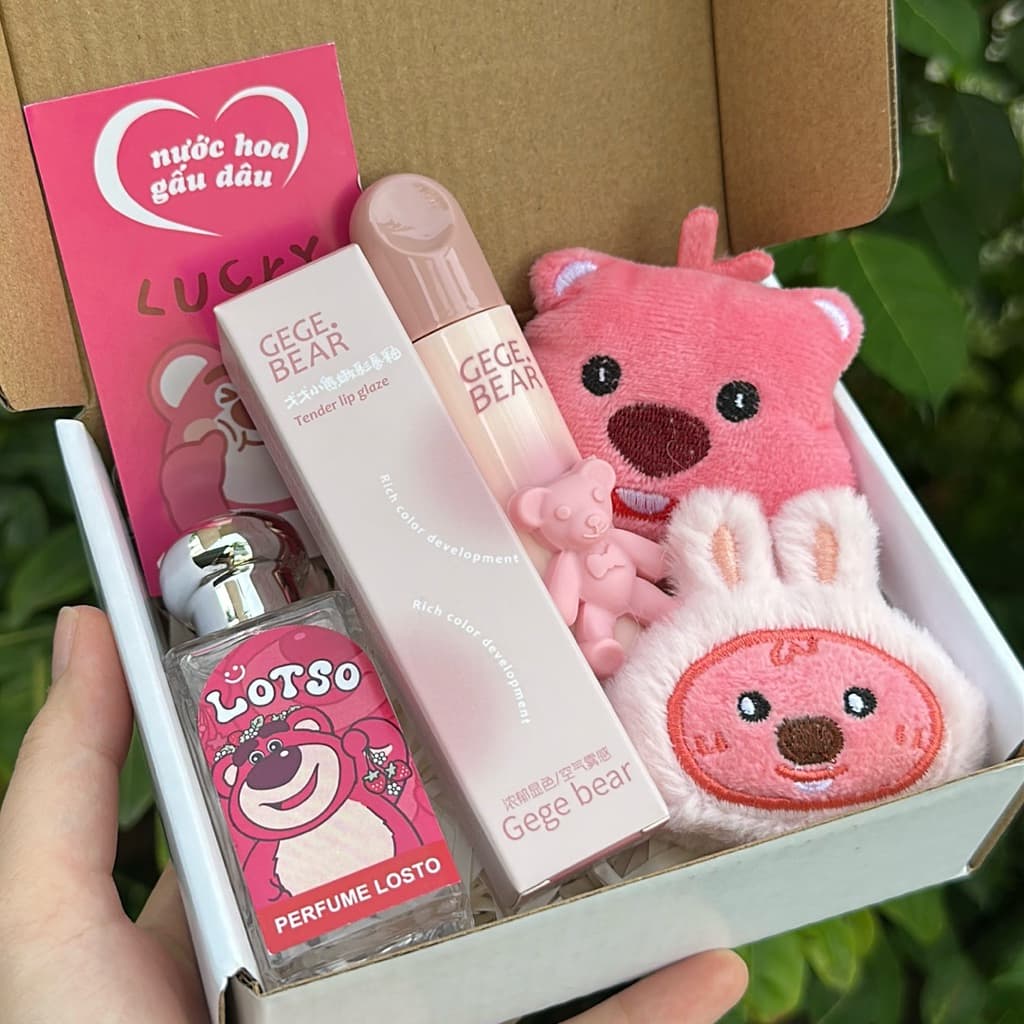 Hộp quà fullbox gấu dâuu gồm 1 nước hoa, 1 son môi gege gấu, 2 gấu loopy xinh xắn
