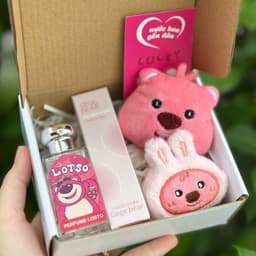 Hộp quà fullbox gấu dâuu gồm 1 nước hoa, 1 son môi gege gấu, 2 gấu loopy xinh xắn 4