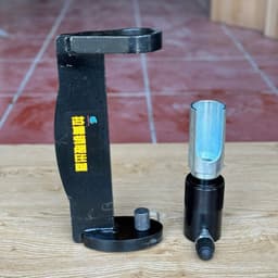 Vam ép càng rotuyn xe tải dùng bơm thủy lực, phù hợp cứu hộ lưu động và sửa chữa tại garage 2