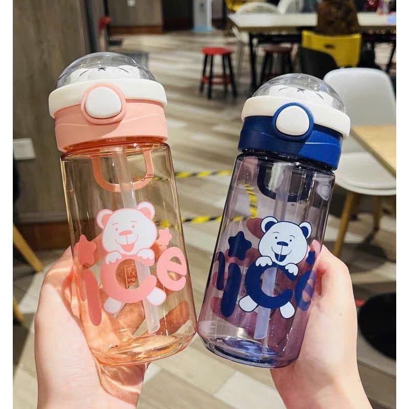 Bình nước gấu 650ml an toàn cho bé, chất liệu nhựa PC bền đẹp, lý tưởng cho đi học.