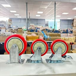 Bánh xe PU đỏ có ốp – Quay linh hoạt, cố định chắc chắn, chịu tải tốt 3