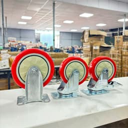 Bánh xe PU đỏ có ốp – Quay linh hoạt, cố định chắc chắn, chịu tải tốt 4