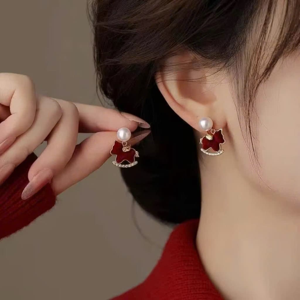 Bông Tai Ngọc Trai, Thiết Kế Hình Chú Ngựa – Phong Cách Tiểu Thư Thanh Lịch