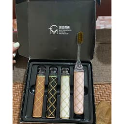 "Bộ 4 Bàn Chải Hoàng Gia Sang Chảnh Tiện Lợi Cho Nam Nữ, Gấp Gọn"(giadungtranlinh) 2