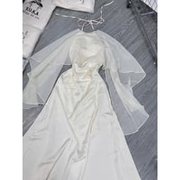 Xukadress_Set đầm lụa cổ yếm kèm khăn voan, đầm lụa dự tiệc màu kem sang chảnh 9