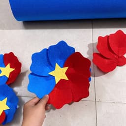 Set 8 hoa đỏ sao vàng, hoa nỉ trang trí 30/4, lễ 2/9, Hoa cờ giải phóng đỏ-xanh 6