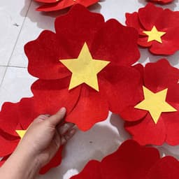 Set 8 hoa đỏ sao vàng, hoa nỉ trang trí 30/4, lễ 2/9, Hoa cờ giải phóng đỏ-xanh 2