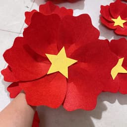 Set 8 hoa đỏ sao vàng, hoa nỉ trang trí 30/4, lễ 2/9, Hoa cờ giải phóng đỏ-xanh 3