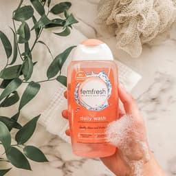 DUNG DỊCH VỆ SINH PHỤ NỮ FEMFRESH INTIMATE SKIN CARE DAILY WASH 250ML 2