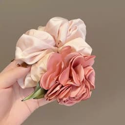 Buộc Tóc Đính Hoa Hồng Lụa Khổng Lồ 3D – Dây Cột Tóc Scrunchie Sang Chảnh Dự Tiệc, Đi Học 3