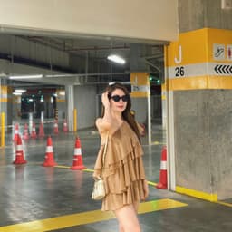 Áo lệch vai bèo tầng chất tơ nhẹ bồng bềnh, áo tơ chéo vai xếp tầng dáng ngắn nhẹ nhàng quyến rũ 3