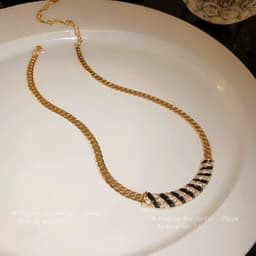 Vòng Cổ Bản To Mạ Vàng Phong Cách Vintage – Dây Chuyền Họa Tiết Vằn Đen Trắng Đính Đá Lấp Lánh Dự Tiệc 5
