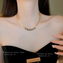 Vòng Cổ Bản To Mạ Vàng Phong Cách Vintage – Dây Chuyền Họa Tiết Vằn Đen Trắng Đính Đá Lấp Lánh Dự Tiệc 3