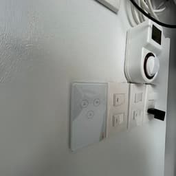 Công tắc cửa cuốn WiFi Hunonic Datic & Doors điều khiển từ xa qua app, báo trạng thái đóng mở 6