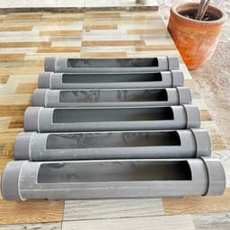 Máng ăn gà ống PVC – Máng ăn gia cầm chống văng, tiết kiệm  cám, bền chắc dễ vệ sinh [Phi90 dài 50cm] 1