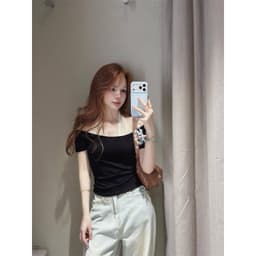 𝑨𝒏𝒏 𝑺𝒕𝒖𝒅𝒊𝒐 [𝐒𝐀𝐋𝐄]  𝐖𝐆𝐖𝐄/ Áo Thun Trễ Vai Nữ Ngắn Tay Phối Cổ Yếm WG.WE 9140 Ôm Body Chất Cotton Co Giãn 9