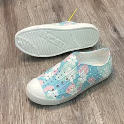 Giày nhựa Native Luchi nhiều họa tiết – Êm Chân, lỗ thoáng khí chống trơn đi du lịch đi bộ 1