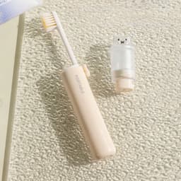 Bàn chải đánh răng du lịch kèm hộp đựng kem đánh răng mini. Bàn chải răng du lịch nhỏ gọn tiện lợi - Majehome 9