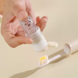 Bàn chải đánh răng du lịch kèm hộp đựng kem đánh răng mini. Bàn chải răng du lịch nhỏ gọn tiện lợi - Majehome 7