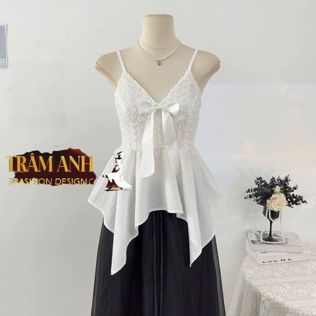 áo kiểu nữ-áo ren + kết hợp vải trơn tạo cảm giác sang trọng, gợi cảm nhưng vẫn tinh tế.