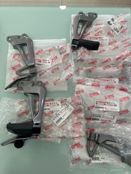 Cụm giá gác chân sau cho xe Sirius cơ, thường 6
