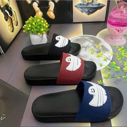 Dép quai ngang bản hình ma mẫu mới họa tiết dập nổi sắc ét. Mẫu mới đế mềm nhẹ đi êm chân form thể thao bắt mắt dễ phối. 3