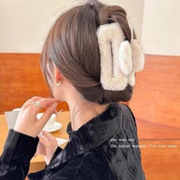 Kẹp Tóc Lông Bông Hàn Quốc Siêu Xinh – Kẹp Càng Cua Bản To Giữ Tóc Chắc, Phối Outfit Mùa Đông 3
