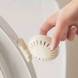 Dụng cụ nâng nắp bồn cầu kèm viên thơm khử mùi. Sản phẩm hỗ trợ nâng nắp bồn cầu tiện lợi - Majehome 9